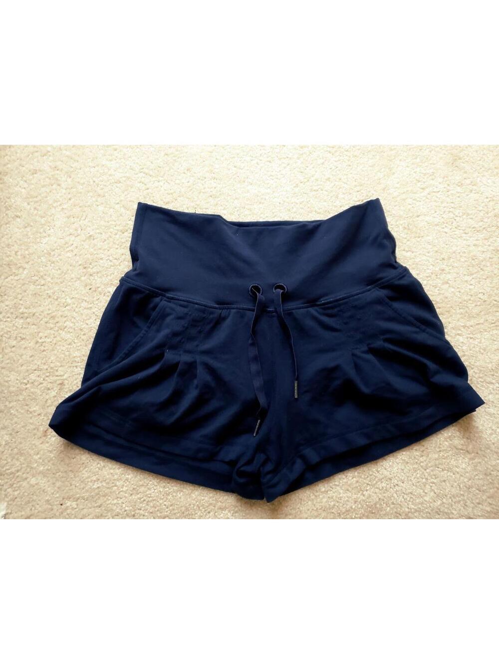 Lululemon Shorts Black Athletic Sz 4 women's workout Fitness Gear